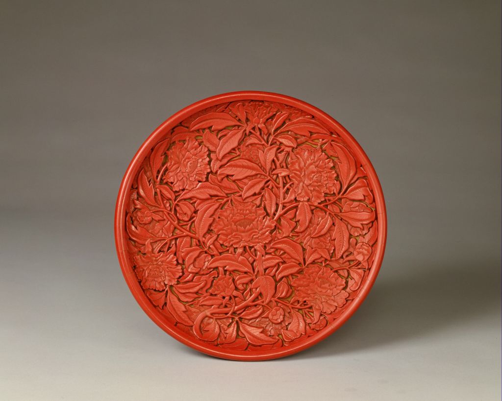 红漆戗金龙纹宴桌 - 故宫博物院